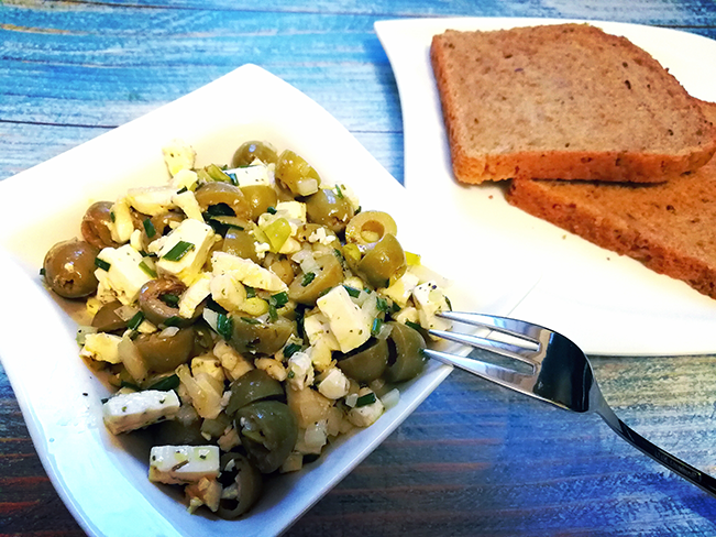 Oliven-Schafskäse-Salat